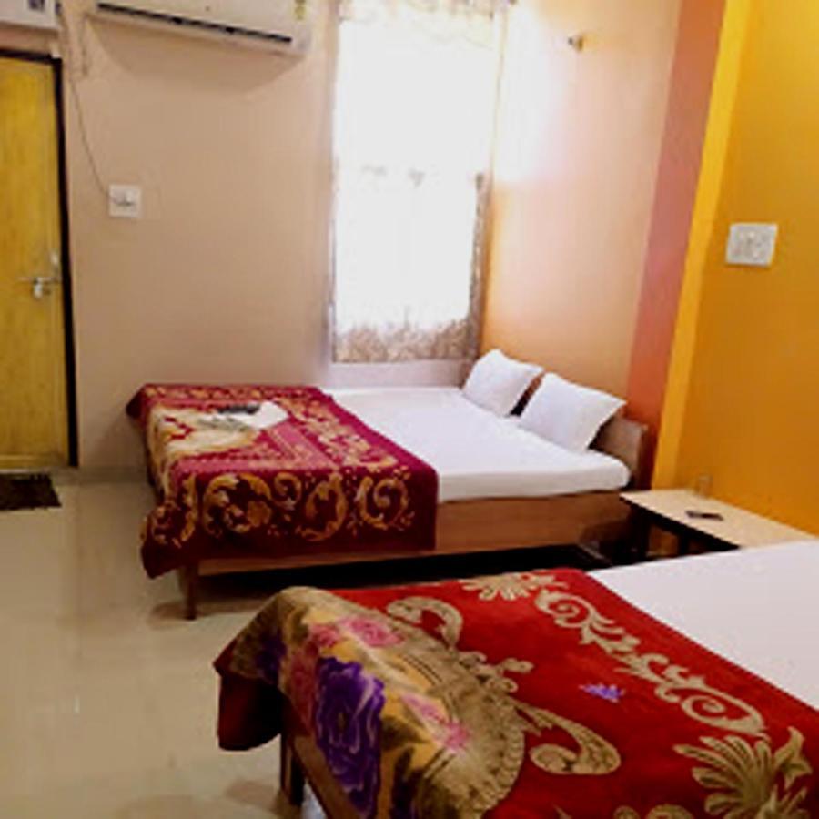 Hotel Aakash Ganga Varanasi Exterior photo