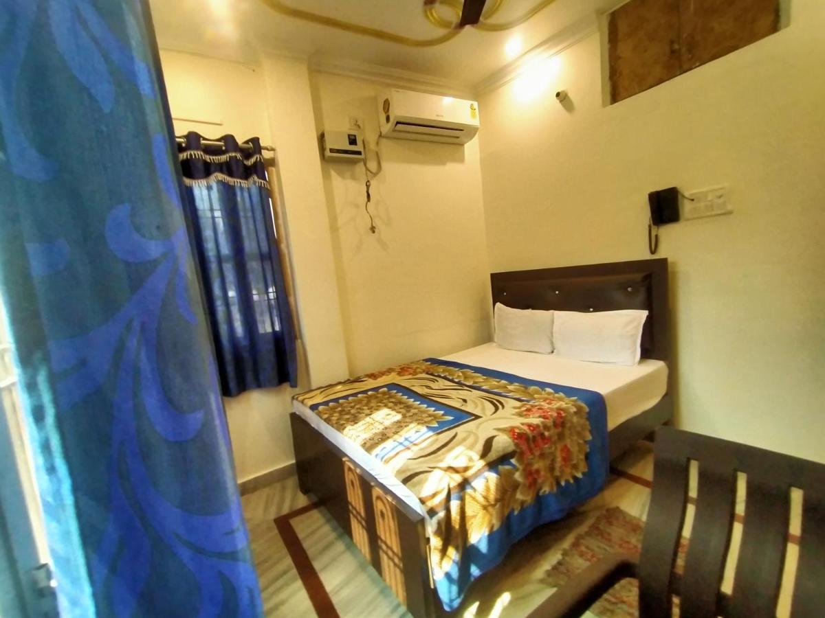 Hotel Aakash Ganga Varanasi Exterior photo